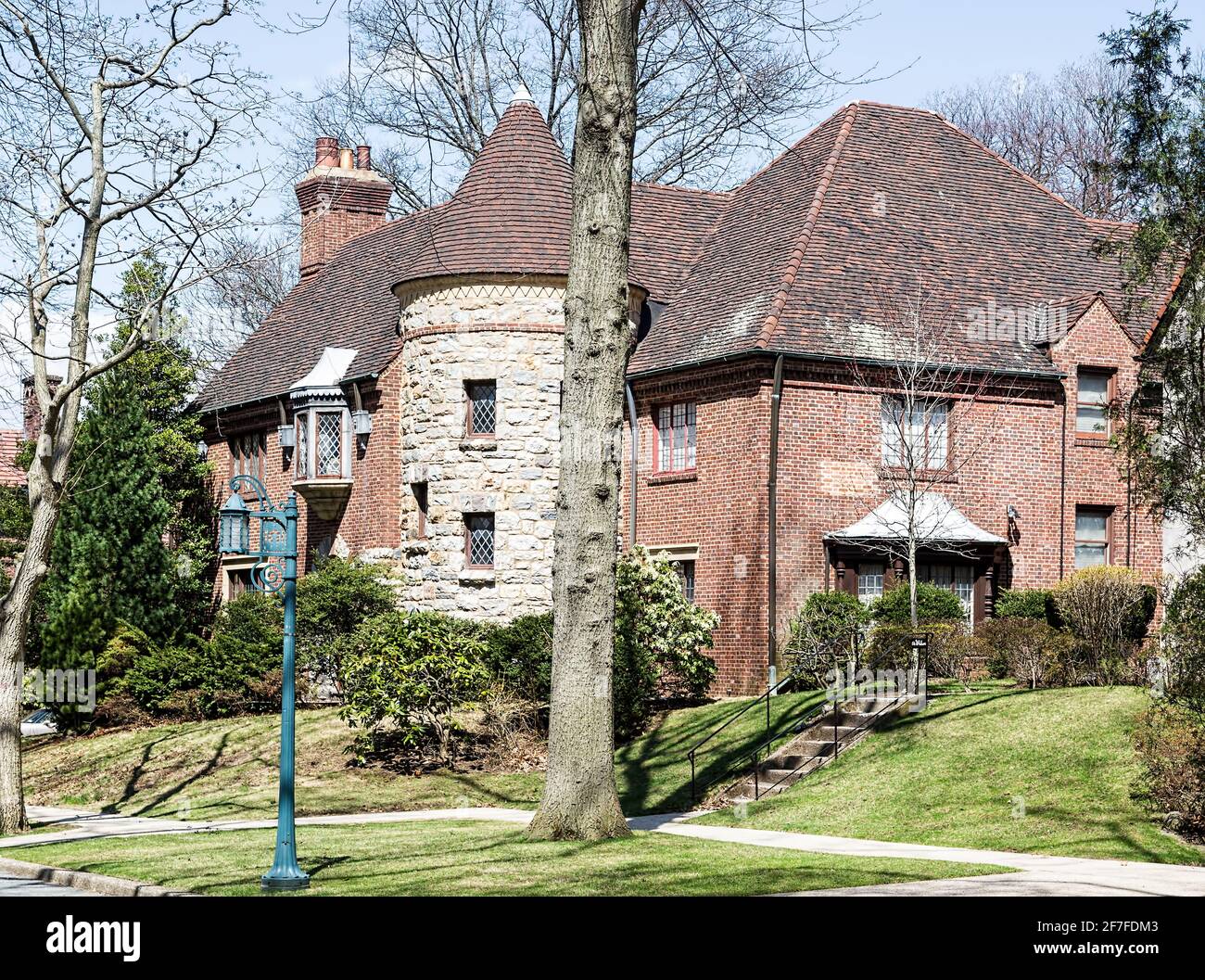 Forest hills gardens Fotos und Bildmaterial in hoher Auflösung Alamy