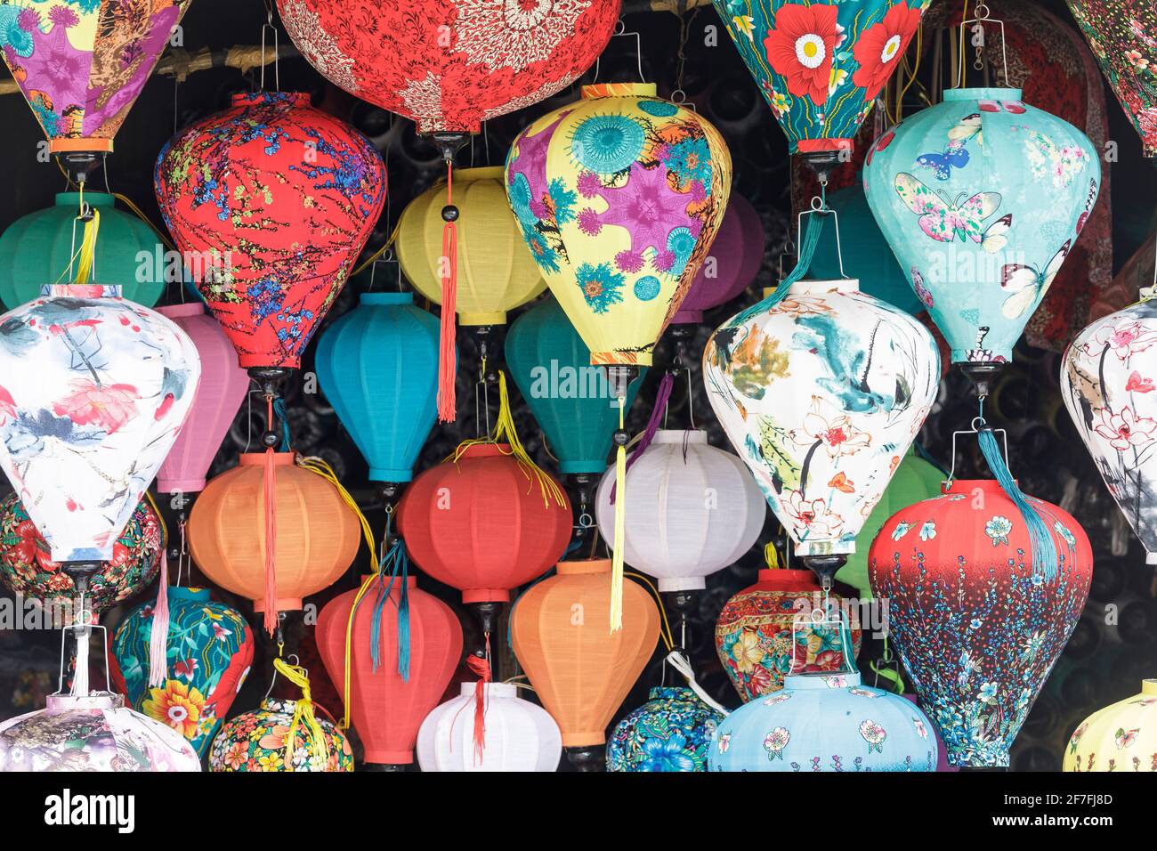 Bunte Laternen zum Verkauf in der Altstadt von Hoi an, Vietnam, Indochina, Südostasien, Asien Stockfoto
