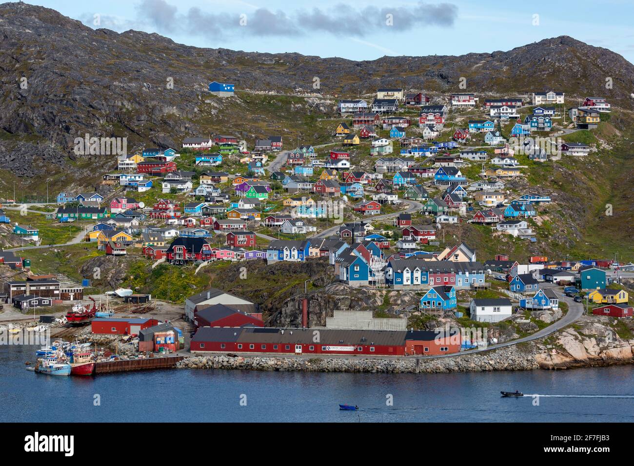 Der Hafen im kleinen grönländischen Dorf Qaqortoq, ehemals Julianehab, im südlichen Grönland, Polarregionen Stockfoto