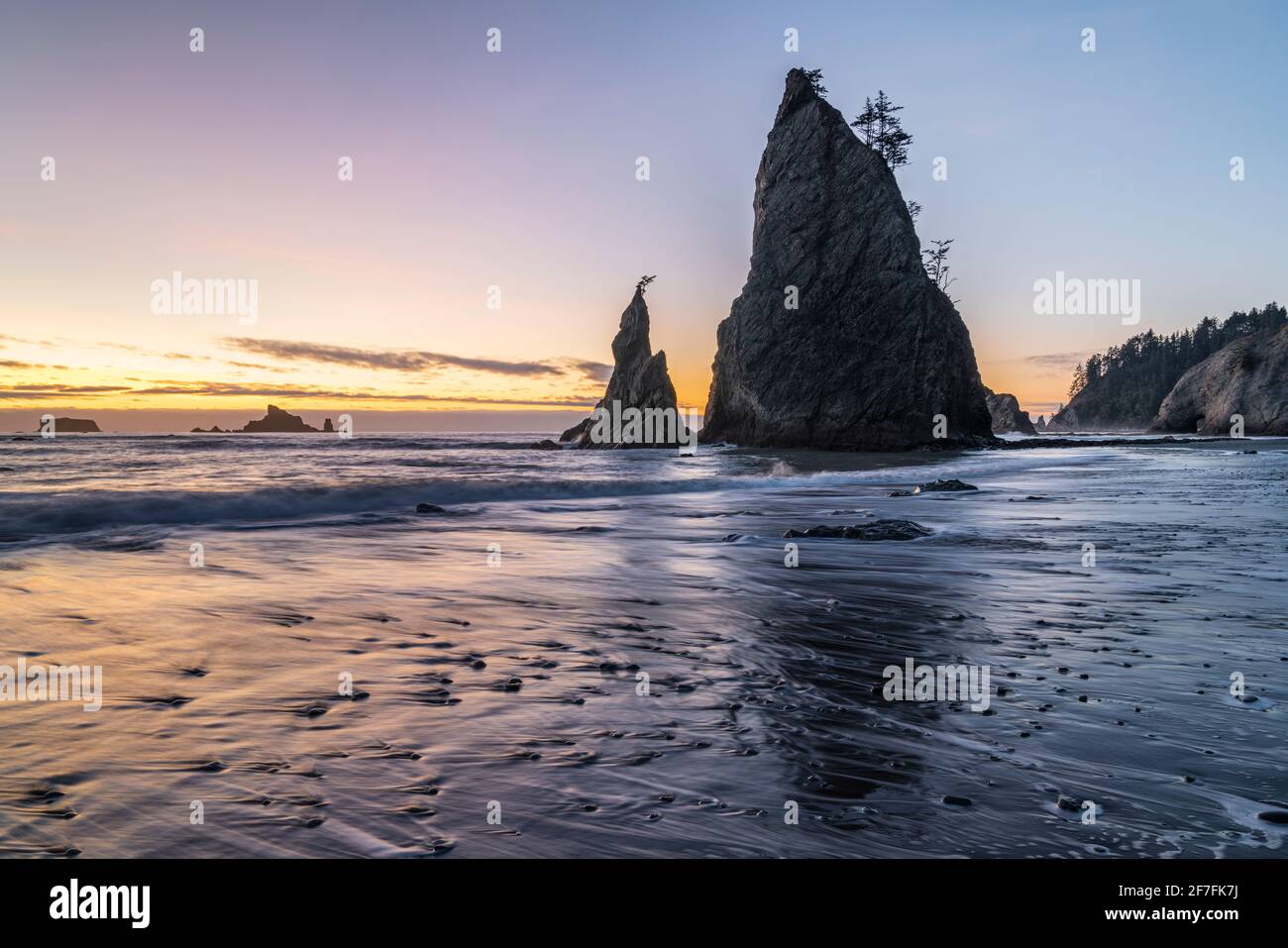 Sonnenuntergang am Rialto Beach, La Push, Clallam County, Washington State, Vereinigte Staaten von Amerika, Nordamerika Stockfoto