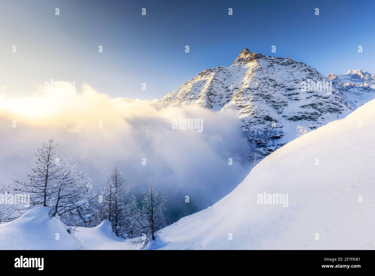 Wolkenwelle im Winter, Valmalenco, Valtellina, Lombardei, Italien, Europa Stockfoto