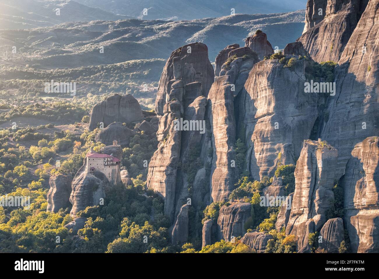 Sonnenuntergang am Kloster Agios Nikolaos in Meteora, UNESCO-Weltkulturerbe, Thessalien, Griechenland, Europa Stockfoto