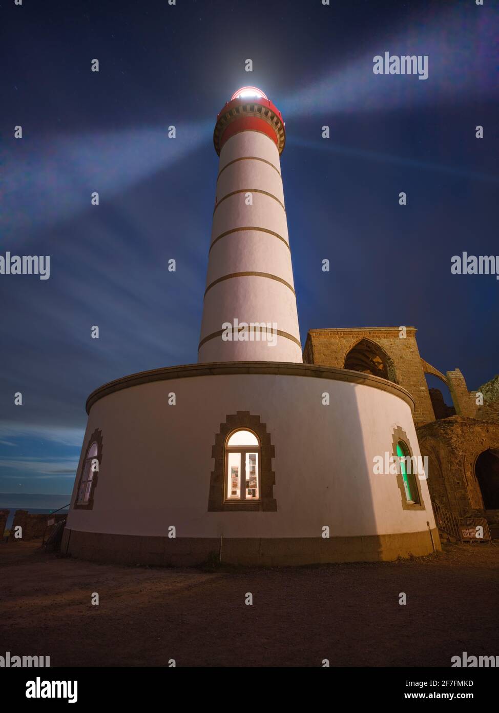 Leuchtturm Saint-Mathieu bei Nacht, Finistere, Bretagne, Frankreich, Europa Stockfoto