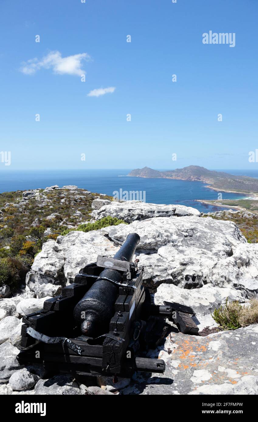 Alte holländische Kanonen signalten Kapstadt, als Schiffe in die Table Bay, Kanonkop, Cape Point Nature Reserve, Südafrika und Afrika kamen Stockfoto