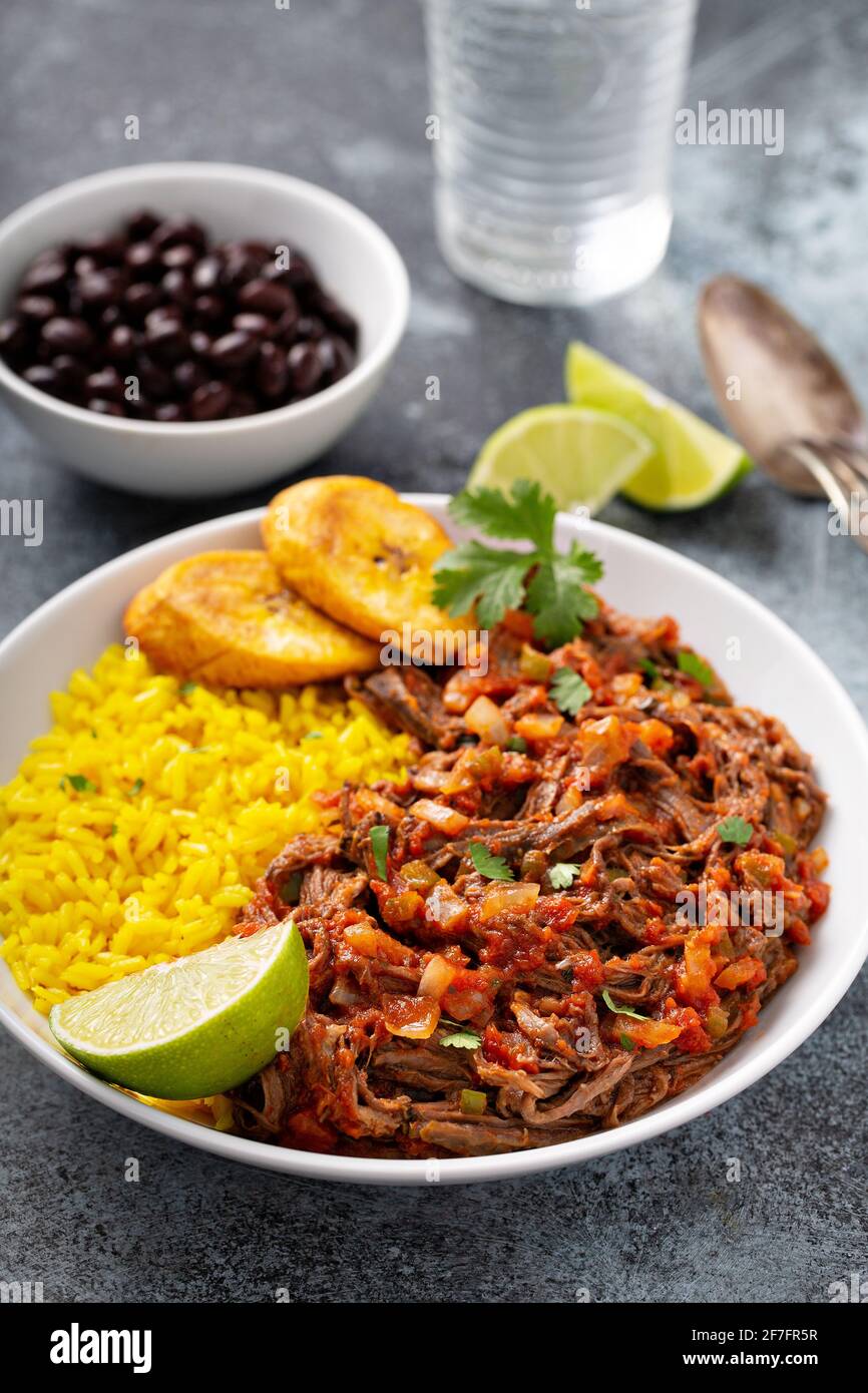 Ropa vieja, Flankensteak mit Reis Stockfoto