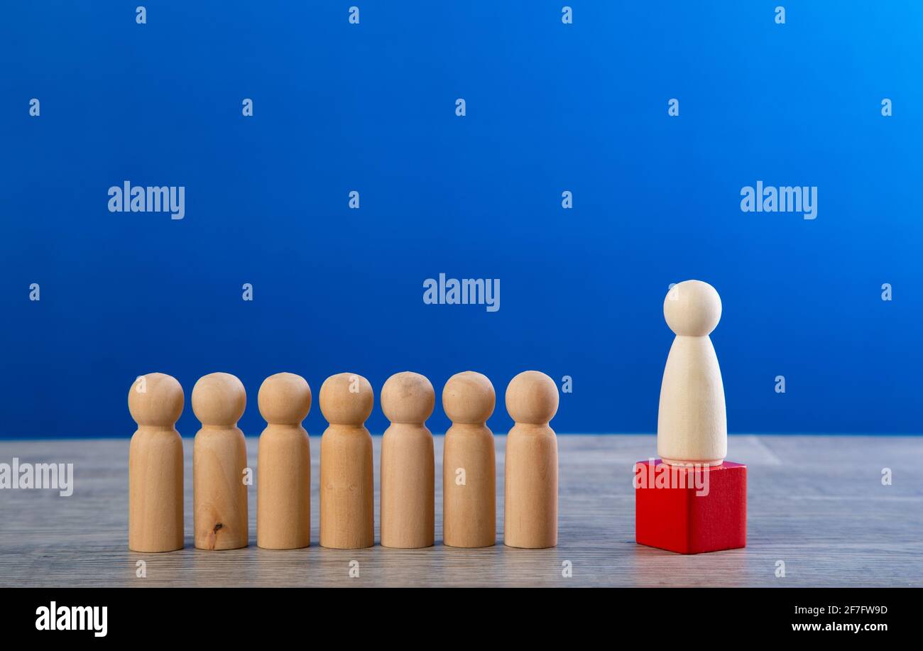 Erfolgreicher Teamleiter, Anführer, der sich von der Krone absetzt. Stockfoto