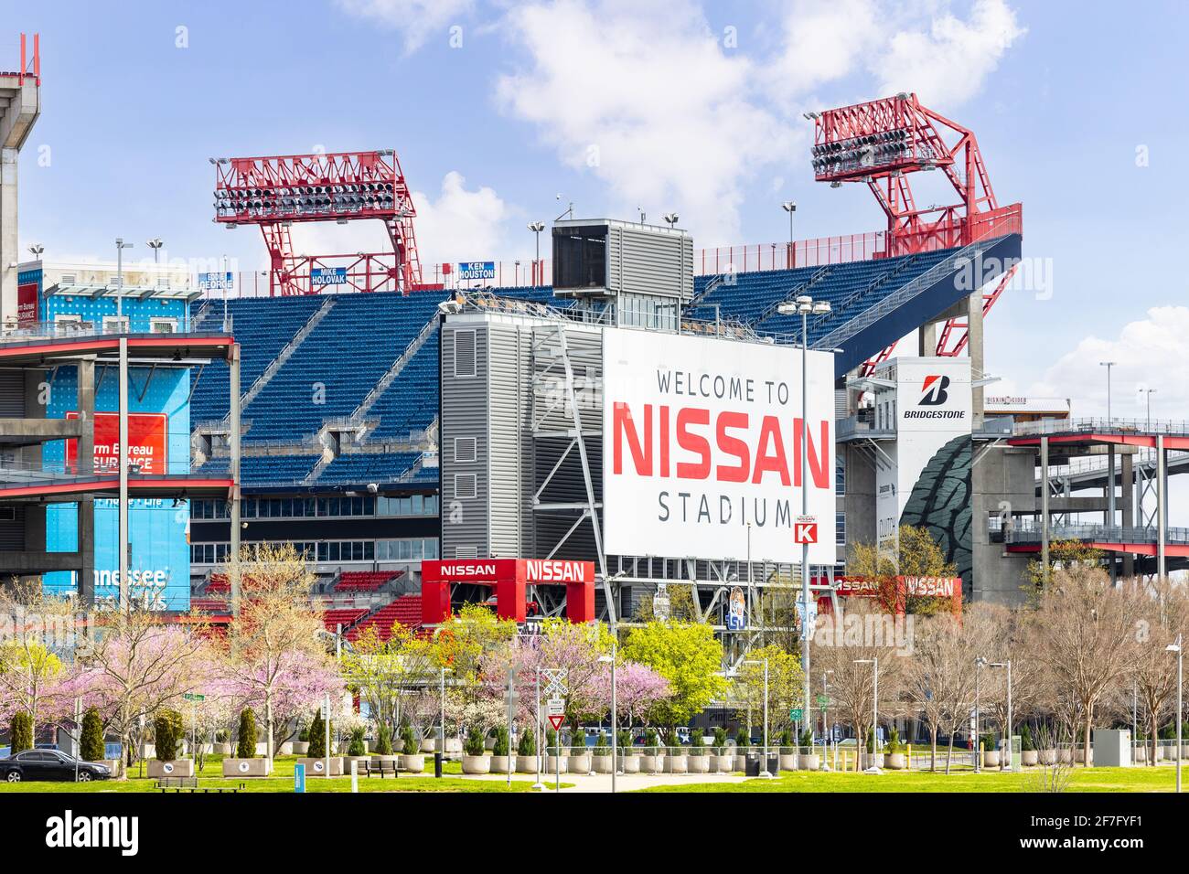 Im Nissan Stadium befinden sich vor allem die Tennessee Titans der NFL, aber auch andere Fußball- und Fußballspiele, Konzerte und Veranstaltungen. Stockfoto