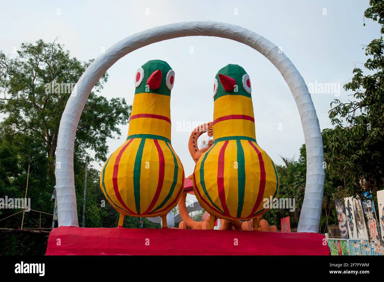 Menschen aus Bangladesch besuchen Mangal Shobhajatra, eine Kundgebung zur Feier des bengalischen Neujahrs oder „Pohela Baishakh“. Stockfoto