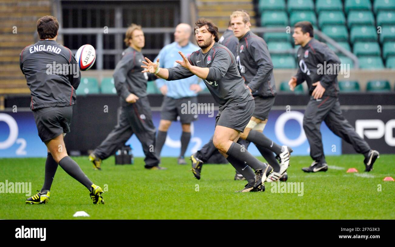 ENGLAND TRAINIERT IN TWICKENHAM FÜR IHR SECHS NATIONEN-MATCH MIT ITALIEN. NEUER CAP ALEX CORBISIERO, DER SHERIDAN ERSETZT. 11/2/2011. BILD DAVID ASHDOWN Stockfoto