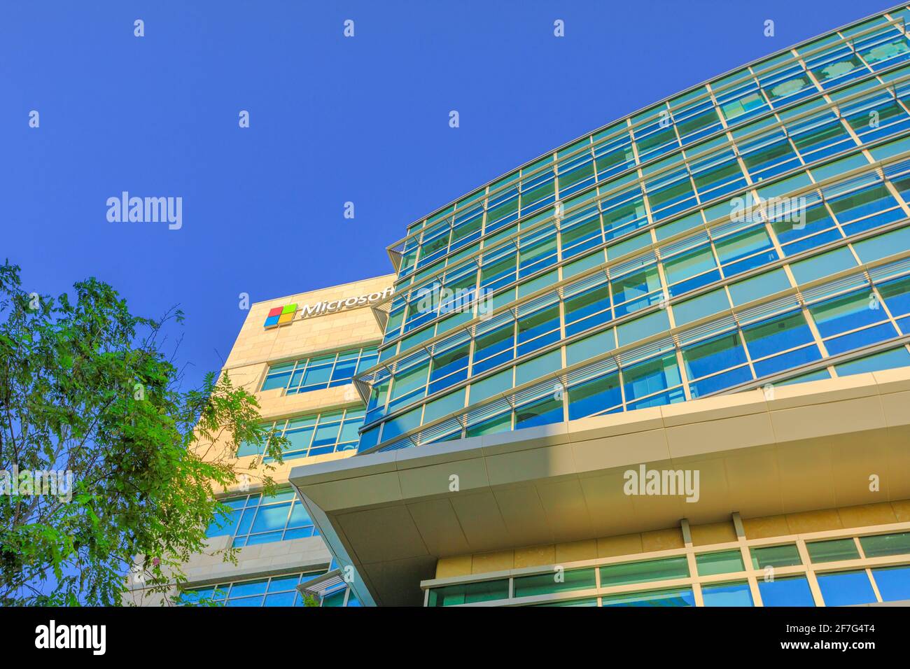 Sunnyvale, CA, USA - 13. August 2018: Moderne Architektur der Microsoft Corporation. Microsoft ist einer der High-Tech-Giganten im Silicon Valley und einer der Stockfoto