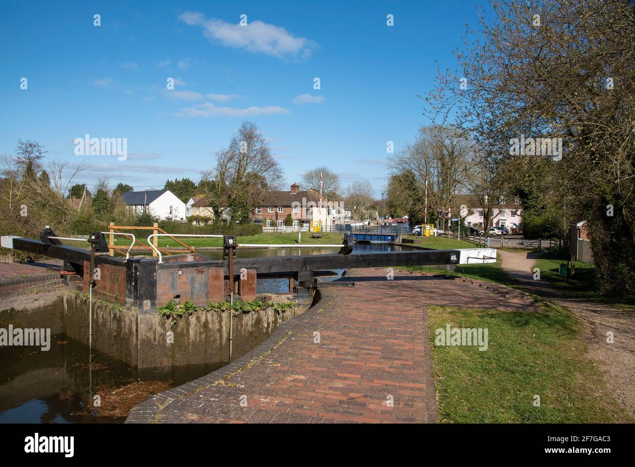 Kennet und Avon Canal, Aldermaston Wharf, Aldermaston Wharf, England, Großbritannien. 2021. Schleuse Nummer 95 auf dem Kennet River. Stockfoto