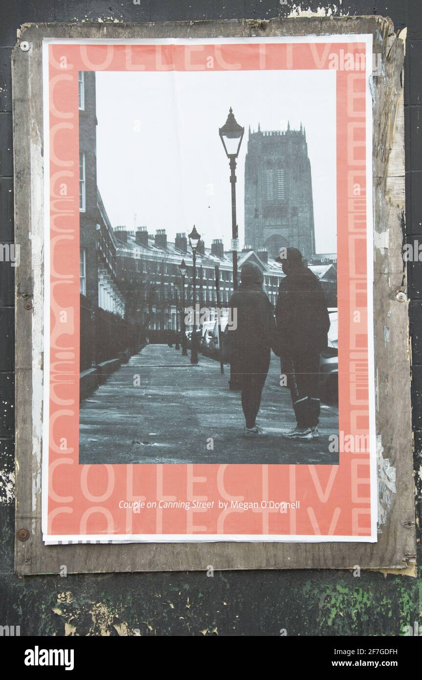 Junge Kreative erobern North West Lockdown auf Werbetafeln in Liverpool. Inspiriert von Don McCullin. Wir enthüllen Werbetafeln in Liverpool mit 30 unglaublichen Bildern, die von Fotografen des Tate Collective aufgenommen wurden, um die jungen Talente zu zeigen und einen Einblick in das Leben während der Aussperrung im Nordwesten des letzten Jahres zu geben. Vier der jungen Fotografen, die auf den offenen Ruf der Tate Collective Producers reagiert haben und deren Arbeiten zwei Wochen lang im Brownlow Hill als Teil dieser Freiluftgalerie in der Stadt und im Mai wieder in der Tate Liverpool zu sehen sein werden Stockfoto