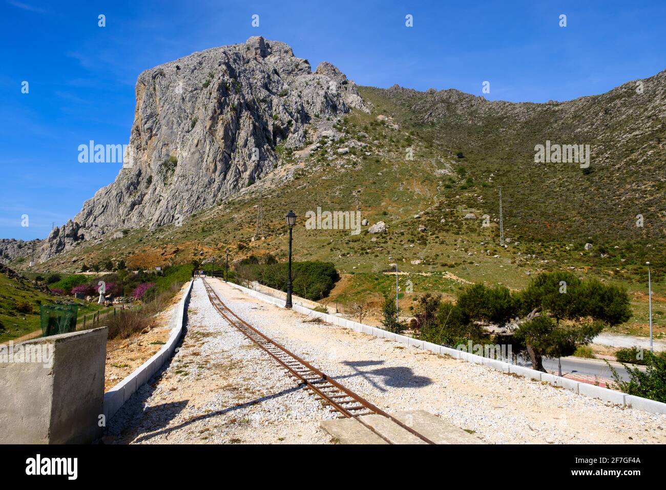 Wandern auf dem Wanderweg La Cuna oberhalb des Zafarraya-Passes zwischen Andalucía und Granada, Spanien, Europa Stockfoto