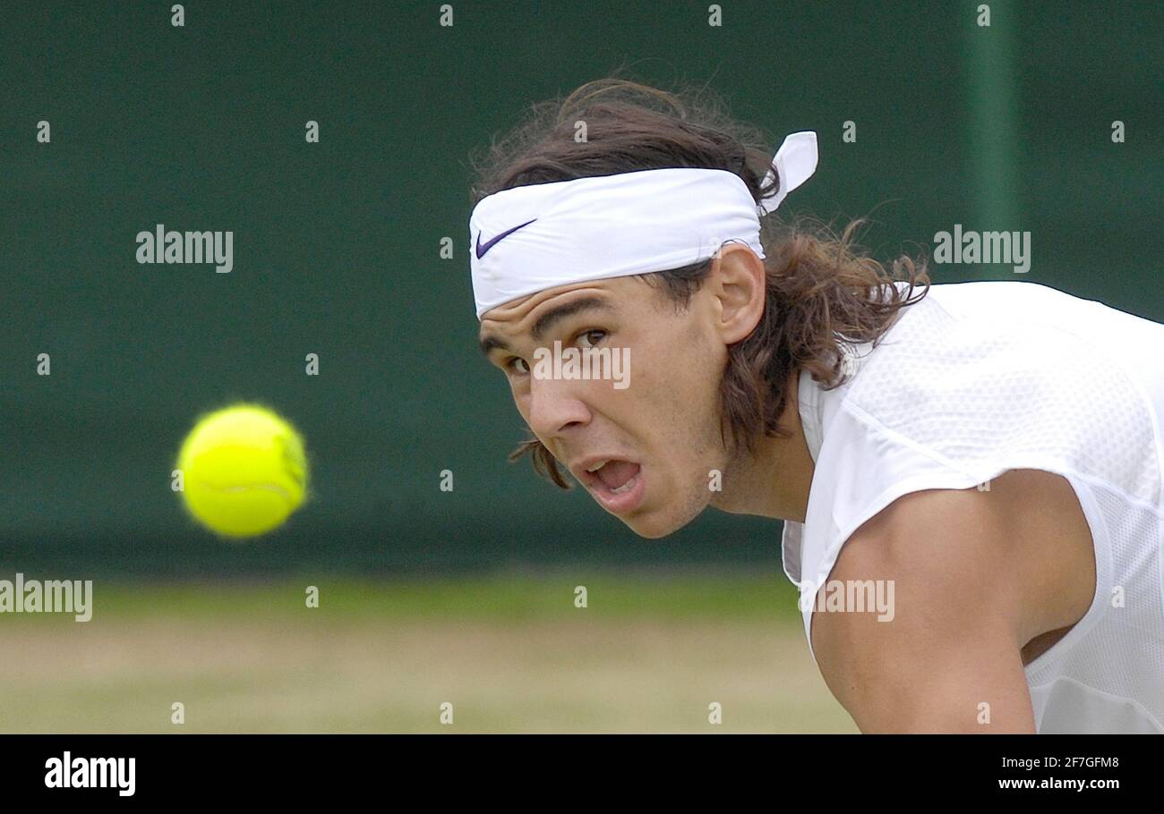 WIMBLEDON 200710th TAG 5/7/07. R.NADAL WÄHREND SEINES MATCHES MIT M.YOUZHNY BILD DAVID ASHDOWN Stockfoto