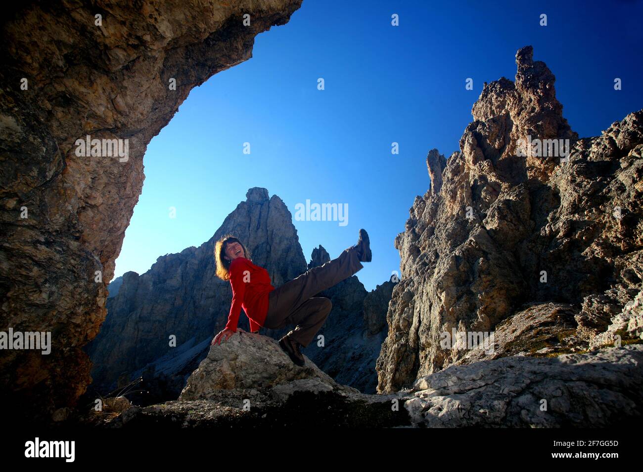 Dolomiten, Alpen, Berge, Yoga und Sport unter dem Gipfel der Cir Spitzen in den Dolomiten in Südtirol Stockfoto