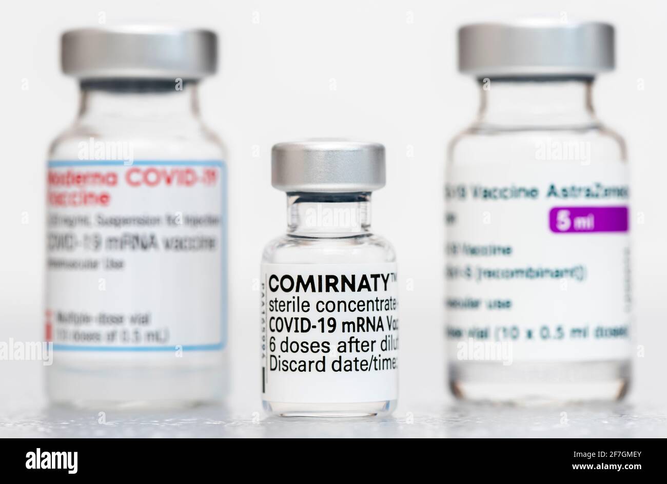 Augsburg, Bayern, 21. März 2021: Vials mit dem Impfstoff Moderna Covid-19 werden weltweit in den Corona-Impfzentren eingesetzt Stockfoto