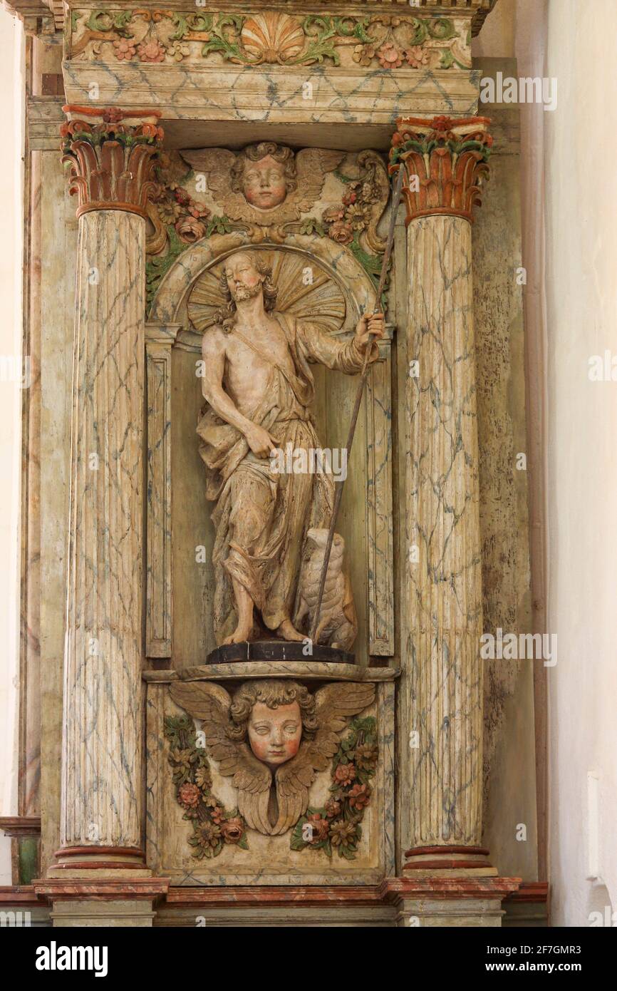 Historische Christus-Hirtenstatue in der kleinen Kapelle von Chapelle Notre-Dame de la Borne in der Nähe von Saint-Michel-de-Veisse, Creuse, Nouvelle-Aquitain Stockfoto