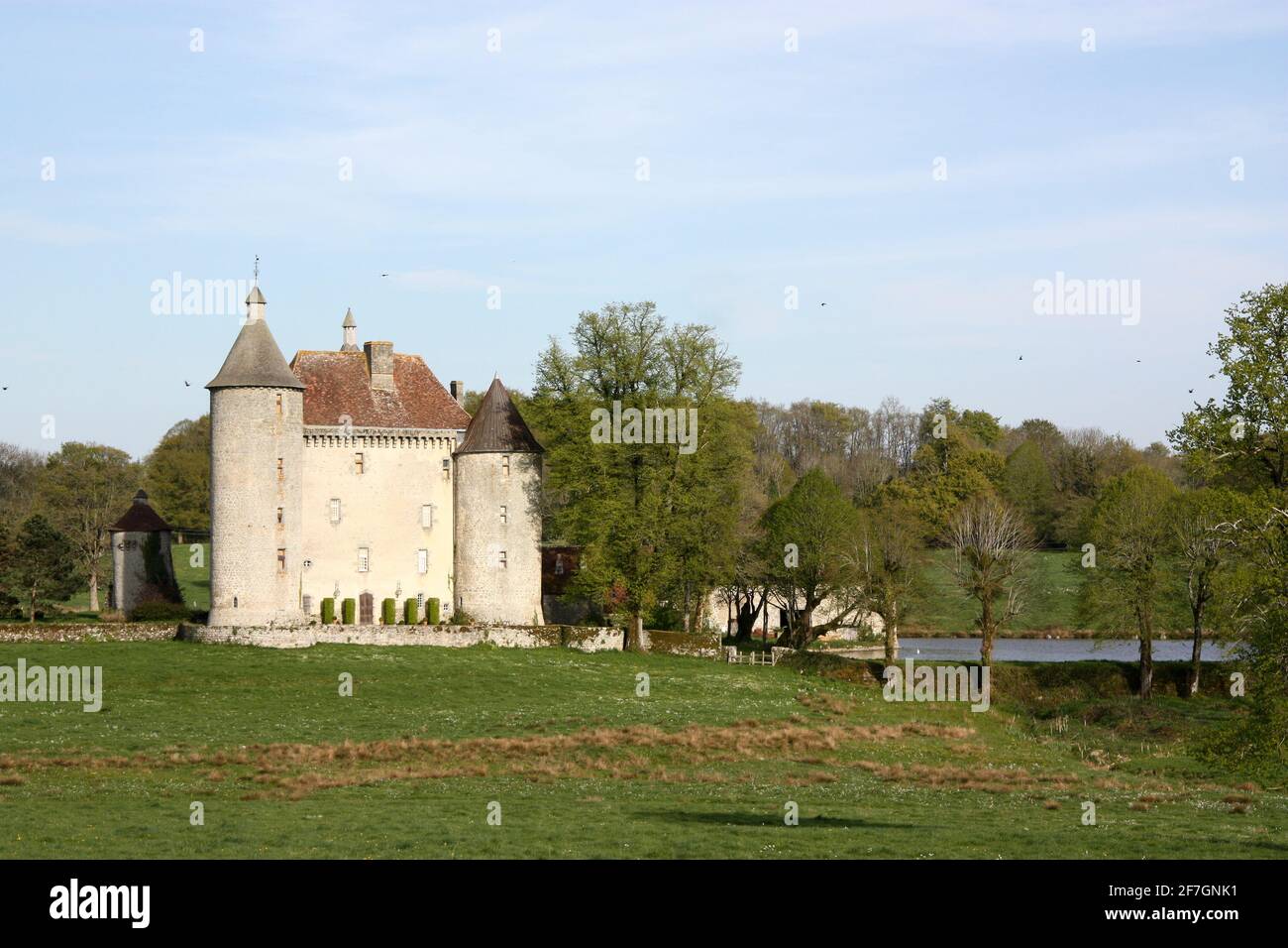 Chateaux Villemonteix aus dem 15. Jahrhundert, Saint-Pardoux-les-Cards, Creuse, Nouvelle Aquitaine, Frankreich bei Sonnenuntergang Stockfoto