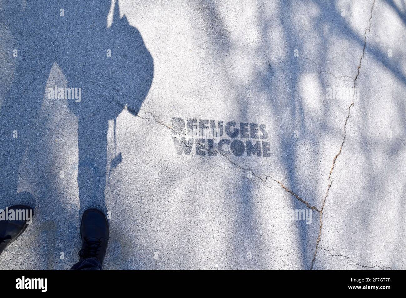 Wien, Österreich. Refugees Willkommen Schriftzug Stockfoto