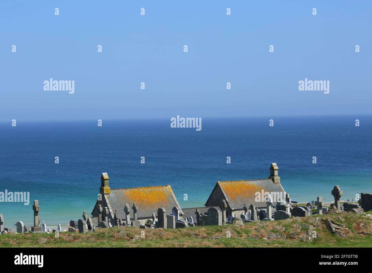 Barnoon Cemetary blickt auf Porthmeor Beach und den Atlantik, St. Ives, Cornwall , Großbritannien Stockfoto