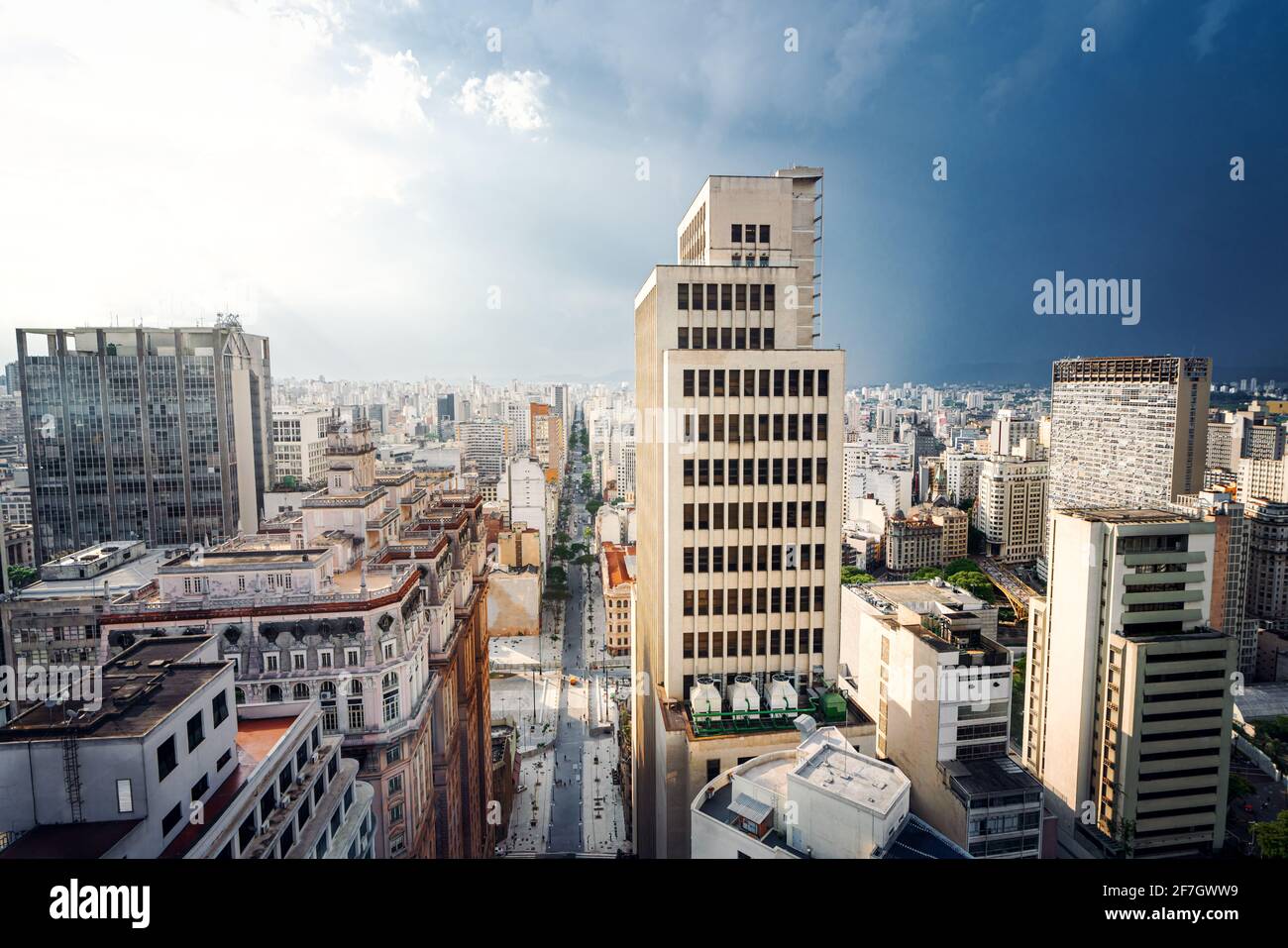 Luftaufnahme der Innenstadt von Sao Paulo und Sao Joao Avenue - Sao Paulo, Brasilien Stockfoto