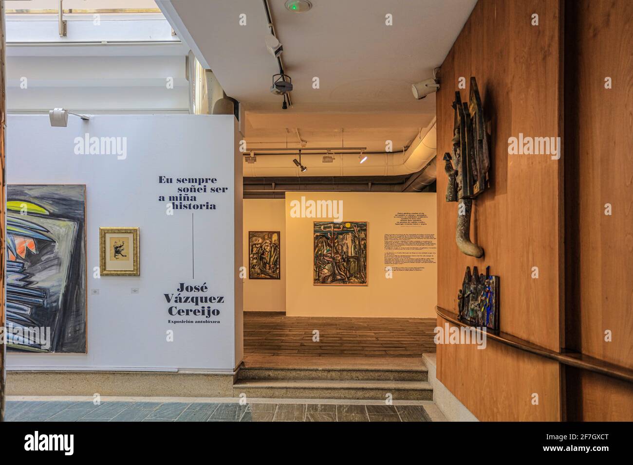 Es regnet viel in Lugo, aber der Regen dämpft nicht die Stimmung in dieser großartigen städtischen Touristenattraktion in Nordspanien. Stockfoto