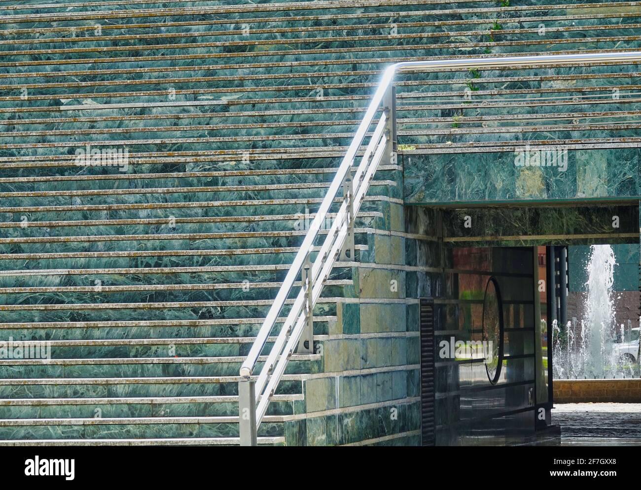 Grüne Marmortreppe vor dem Granada Conference Center Stockfoto