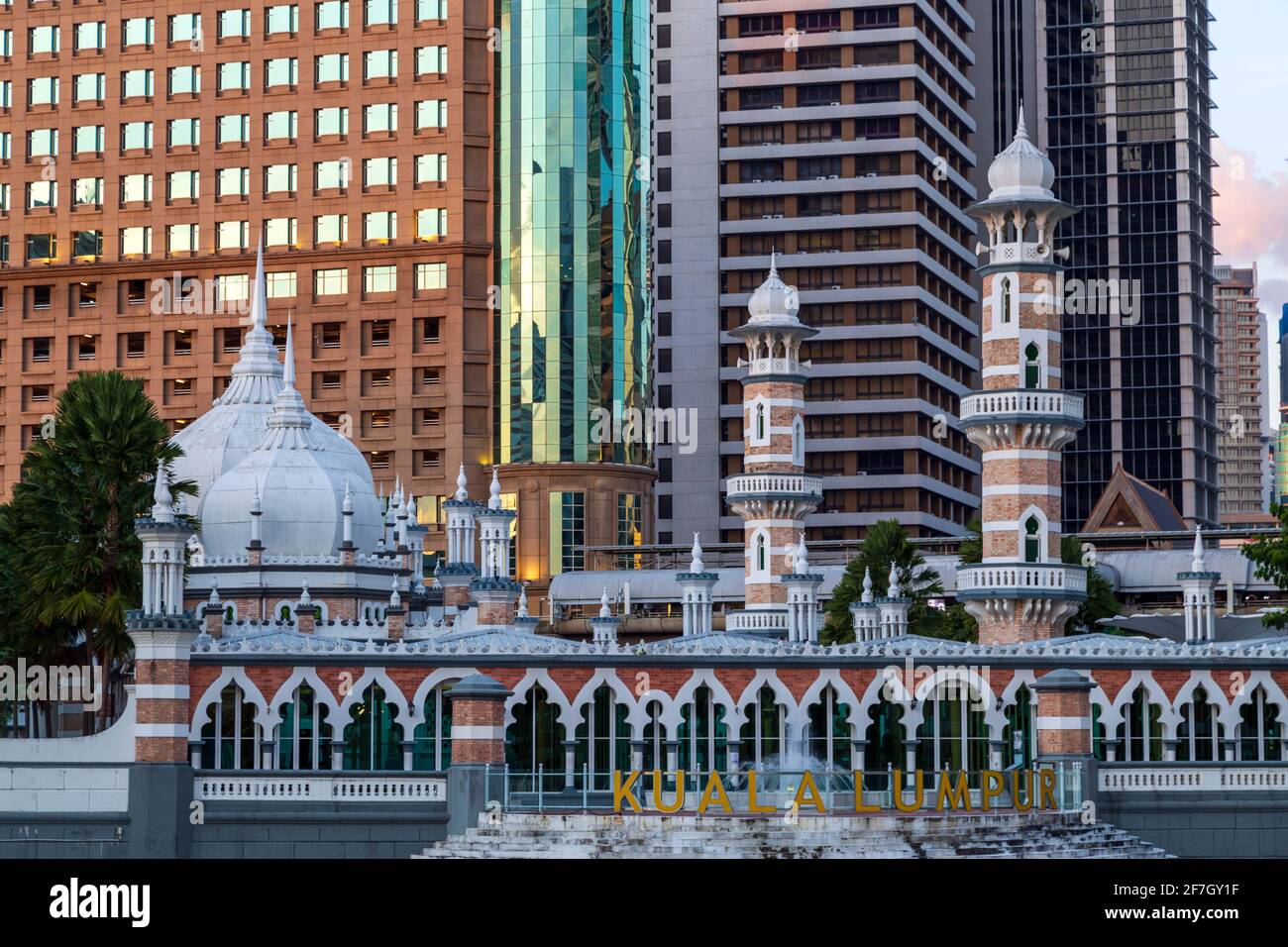 Jamek-Moschee, offiziell Sultan Abdul Samad die Jamek-Moschee ist eine der ältesten Moscheen in Kuala Lumpur, Malaysia. Stockfoto