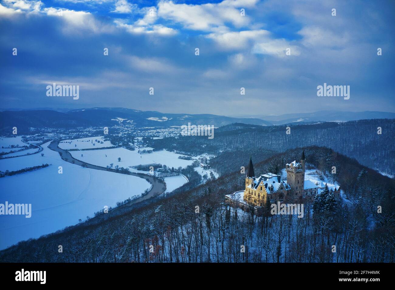 Luftaufnahme von Schloss Rothestein im Winter bei Bad Sooden-Allendorf im Werratal bei Sonnenuntergang Stockfoto