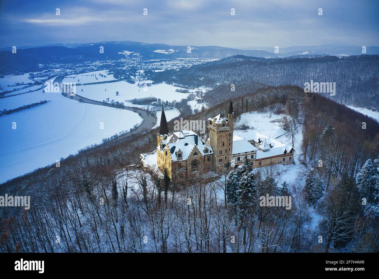 Luftaufnahme von Schloss Rothestein im Winter bei Bad Sooden-Allendorf im Werratal bei Sonnenuntergang Stockfoto
