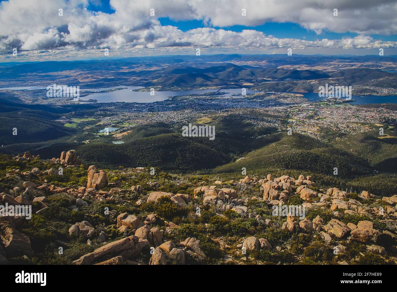 Ein Blick vom Gipfel des Mount Wellington über die Stadt Hobart, Tasmanien, Australien. Stockfoto