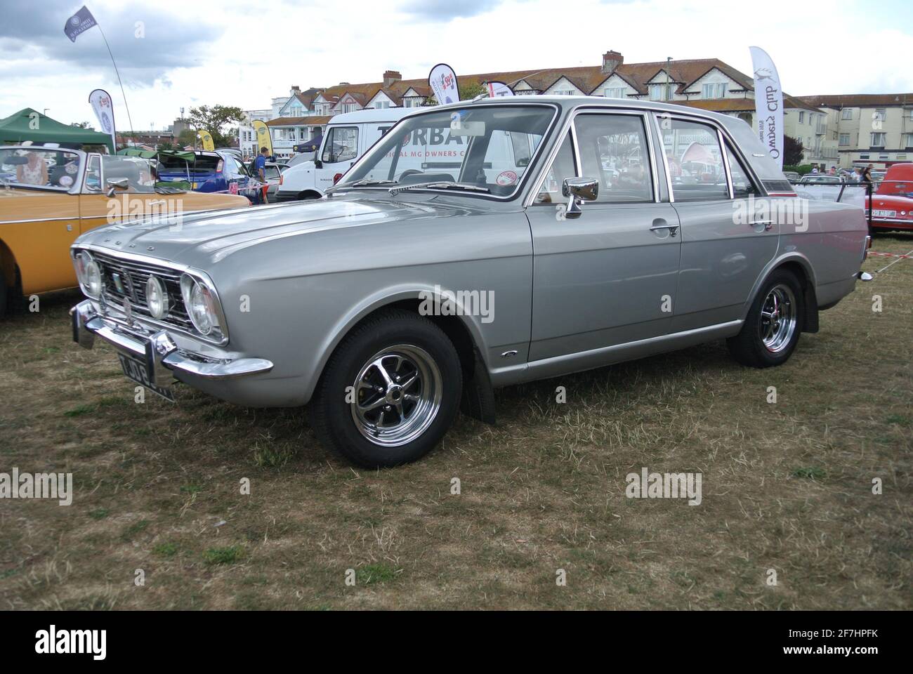 Ein Ford Cortina 1600E aus dem Jahr 1968 wurde auf der Oldtimer-Ausstellung an der englischen Riviera in Paignton, Devon, England, Großbritannien, ausgestellt Stockfoto