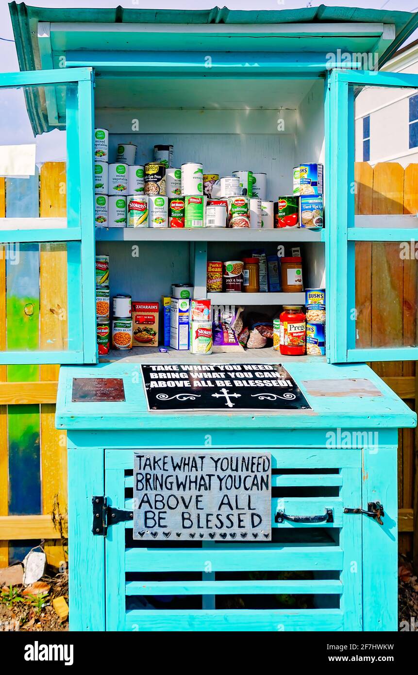 Die Speisekammer von Ruth’s Roots ist am 3. April 2021 im historischen Stadtbezirk der Innenstadt in Bay Saint Louis, Mississippi, abgebildet. Stockfoto