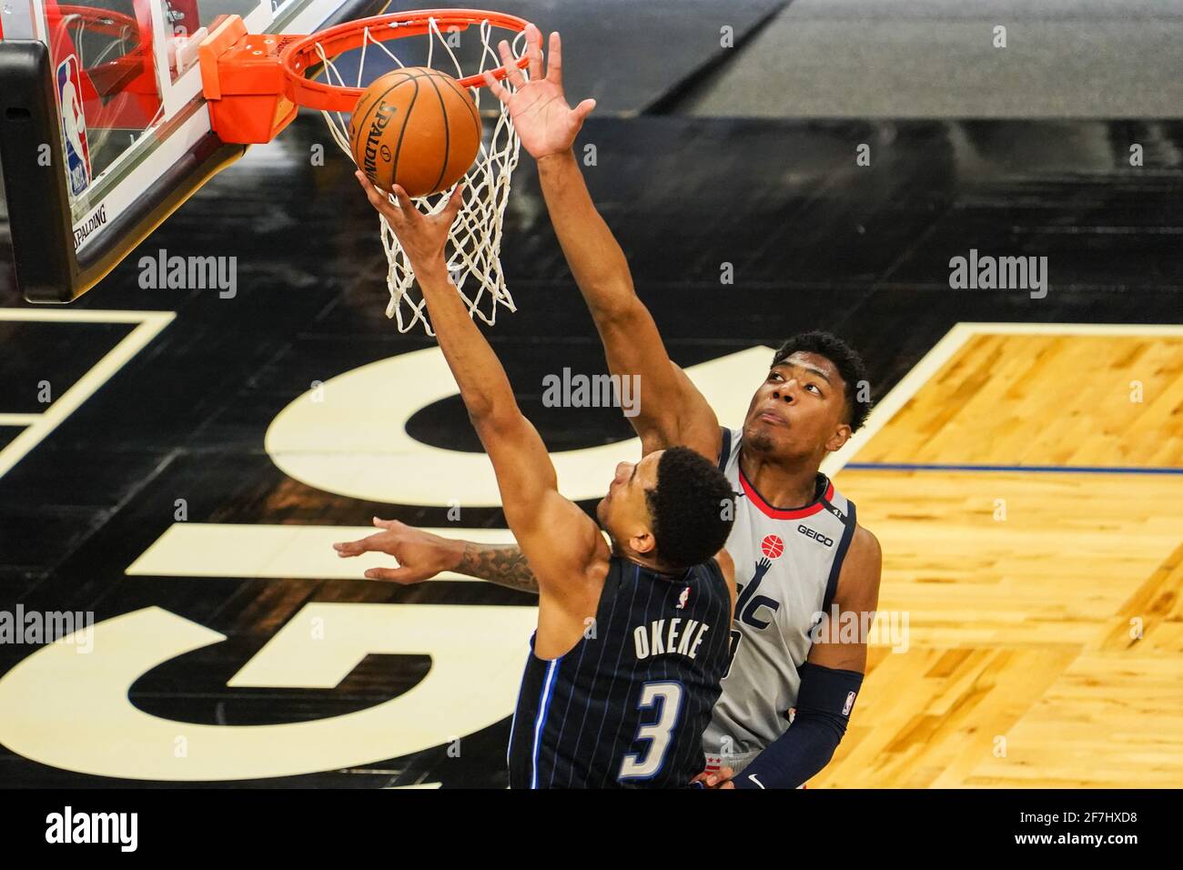 Orlando, Florida, USA, 7. April 2021, Orlando Magic Power Forward Chuma Okeke legt im Amway Center gegen die Washington Wizards an (Foto: Marty Jean-Louis) Kredit: Marty Jean-Louis/Alamy Live News Stockfoto