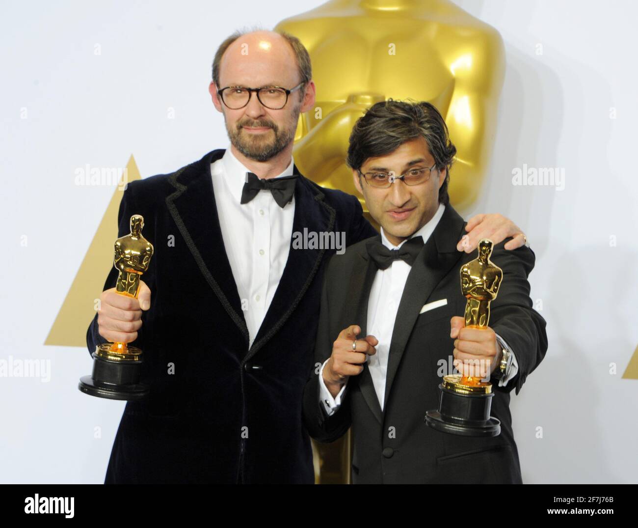 Oscar-Preisträger James Gay-Rees, Asif Kapadia im Presseraum während der 88. Oscar-Verleihung, die im Dolby Theater am Sonntag, den 28. Februar 2016 in Hollywood, Kalifornien, stattfand. Foto von Jennifer Graylock-Graylock.com 917-519-7666 Stockfoto