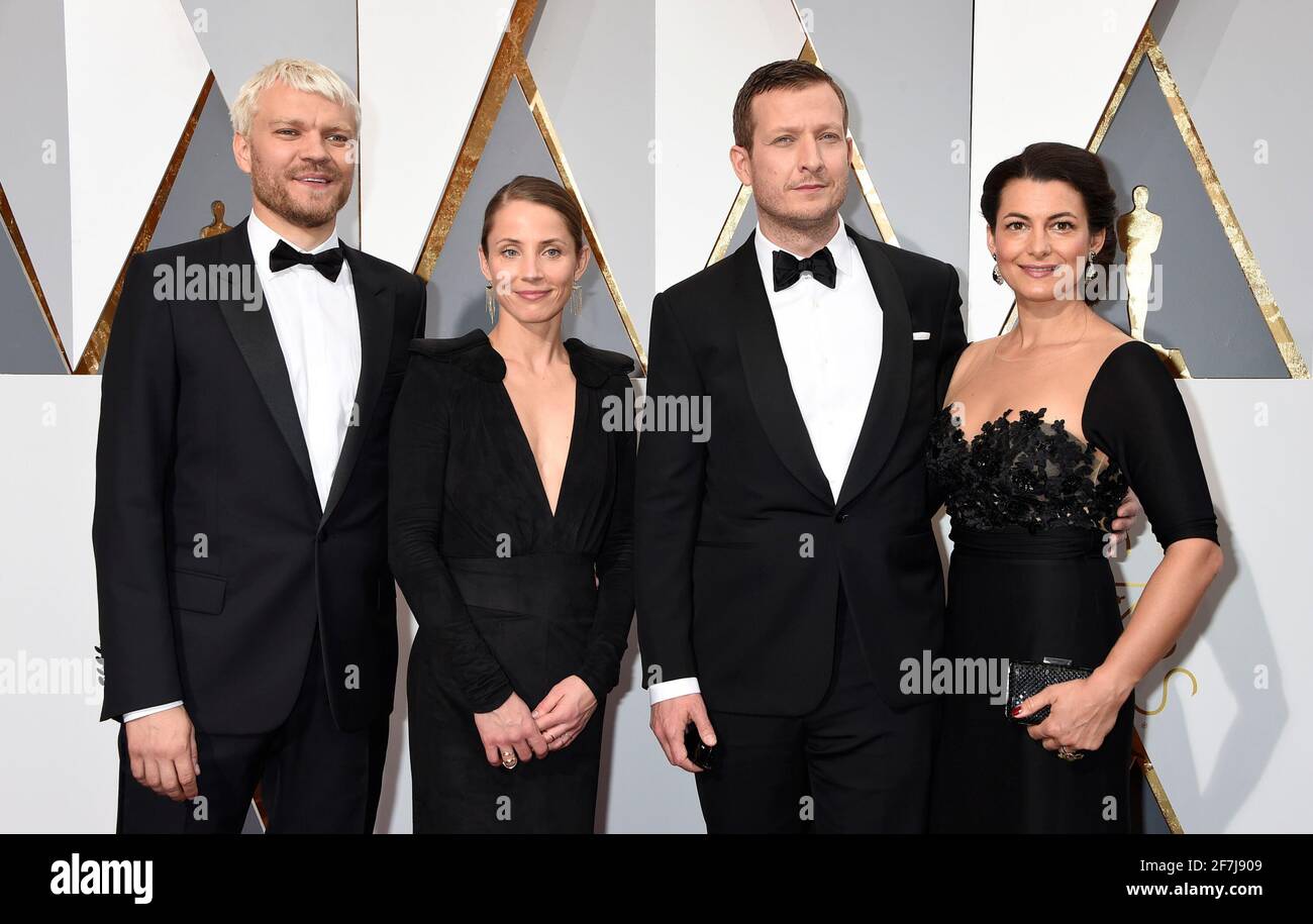 Tobias Lindholm, Pilou Asbaek, Tuva Novotny, Caroline Blanco kommen zur 88. Oscar-Verleihung, die am Sonntag, den 28. Februar 2016 im Dolby Theater in Hollywood, Kalifornien, stattfand. Foto von Jennifer Graylock-Graylock.com 917-519-7666 Stockfoto