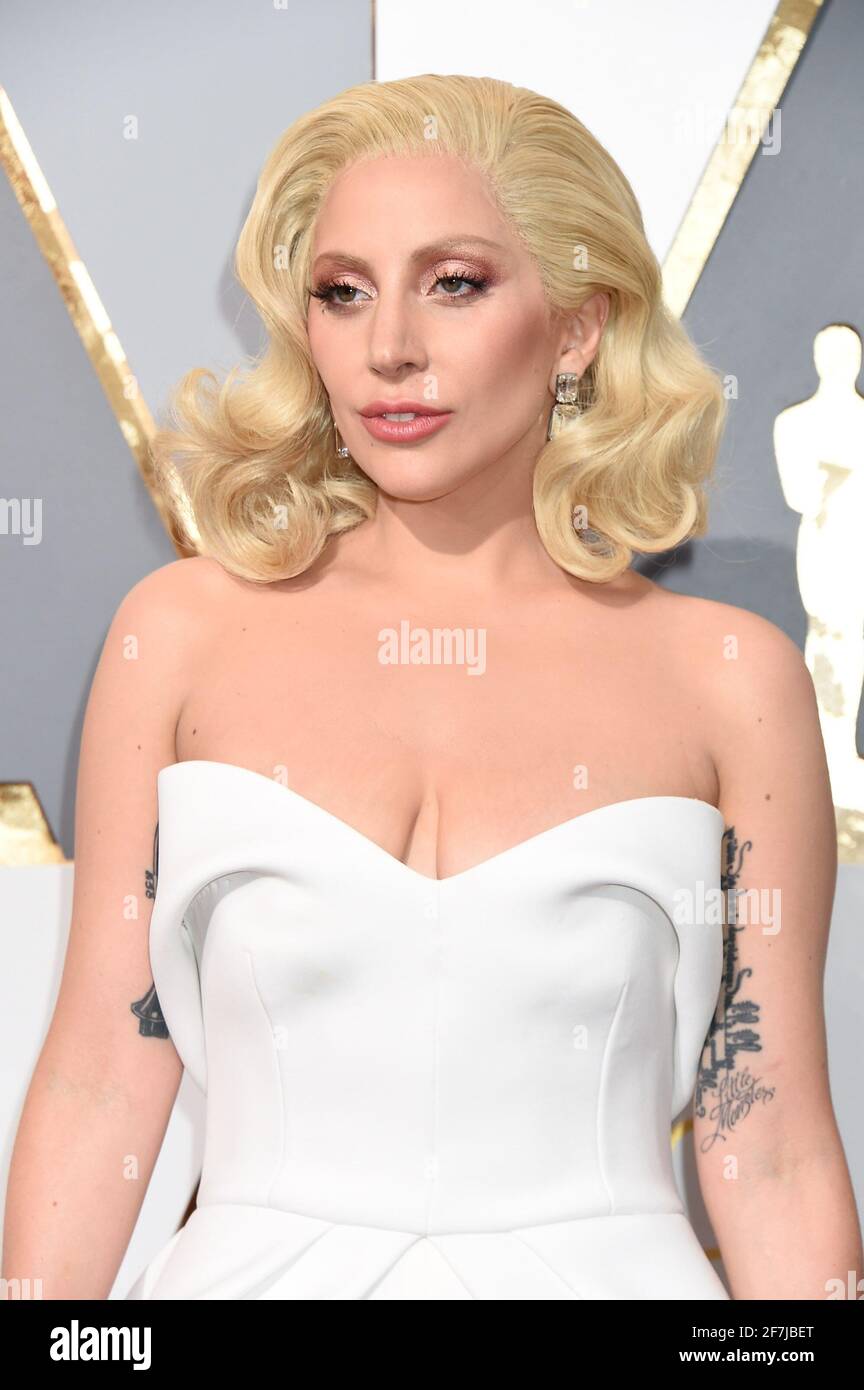 Lady Gaga kommt zur 88. Oscar-Verleihung, die am Sonntag, den 28. Februar 2016 im Dolby Theater in Hollywood, Kalifornien, stattfindet. Obligatorisch Jennifer Graylock-Graylock.com Stockfoto