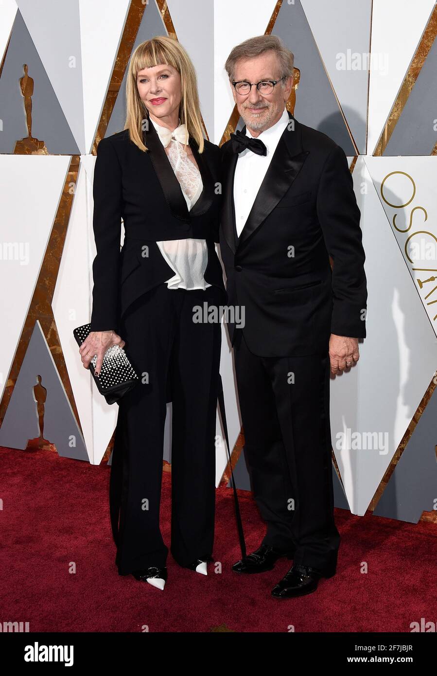 Kate Capshaw, Steven Spielberg, kommt zur 88. Oscar-Verleihung, die am Sonntag, den 28. Februar 2016 im Dolby Theater in Hollywood, Kalifornien, stattfindet. Foto von Jennifer Graylock-Graylock.com 917-519-7666 Stockfoto