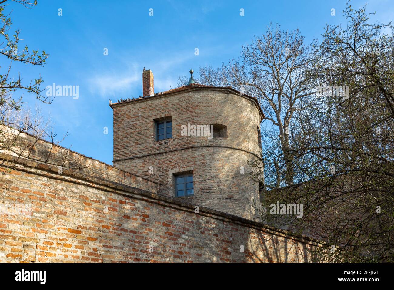 Turm an der Jakober-Mauer, einer mittelalterlichen Stadtbefestigung in Augsburg, Bayern, Deutschland Stockfoto