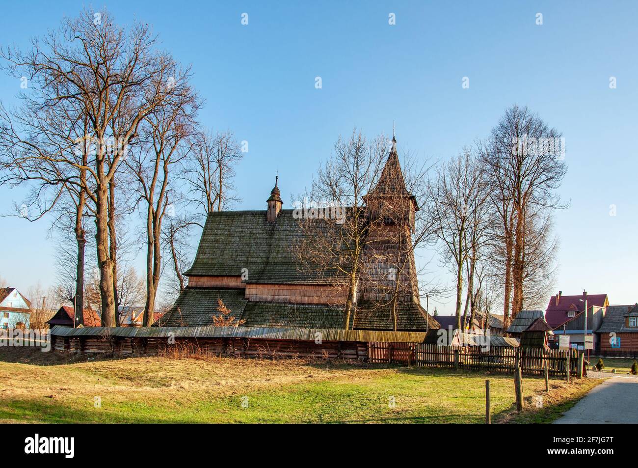 Debno, Polen. Mittelalterliche gotische Kirche des Heiligen Erzengels Michael, im 15. Jahrhundert erbaut, noch aktiv, mit der ältesten Holz polychrome in Stockfoto