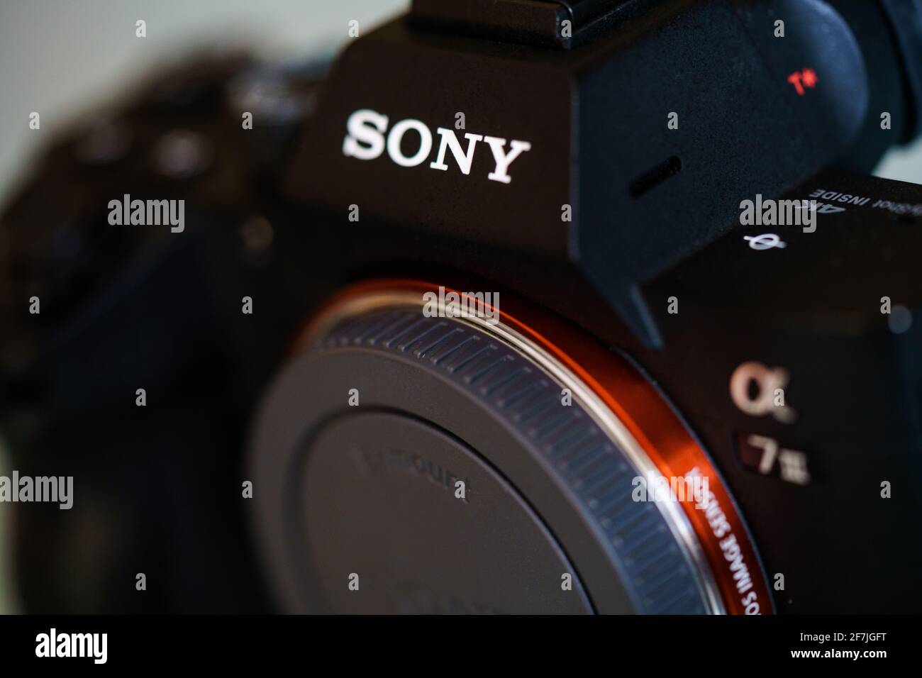 GRANADA, ANDALUSIEN, SPANIEN. APRIL 2021. Sony A7III die ALPHA-Kamera revolutionierte den Fotomarkt. Stockfoto