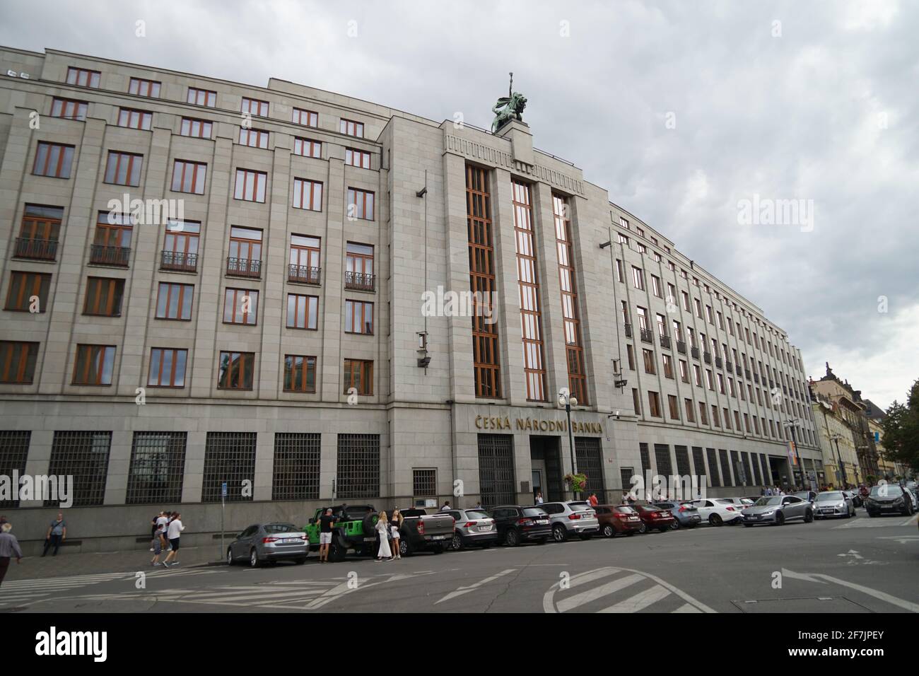 Prag, Tschechische Republik - Juli 13 2019: Ansicht des Hauptquartiers der Tschechischen Nationalbank (Ceska Narodni Banka CNB) Stockfoto