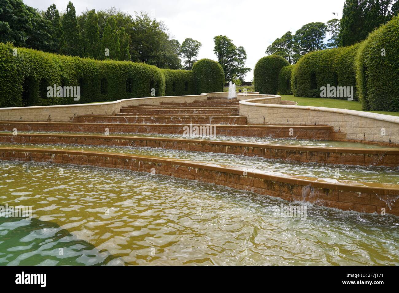 Ein malerischer Wasserbrunnen-Bach. Stockfoto