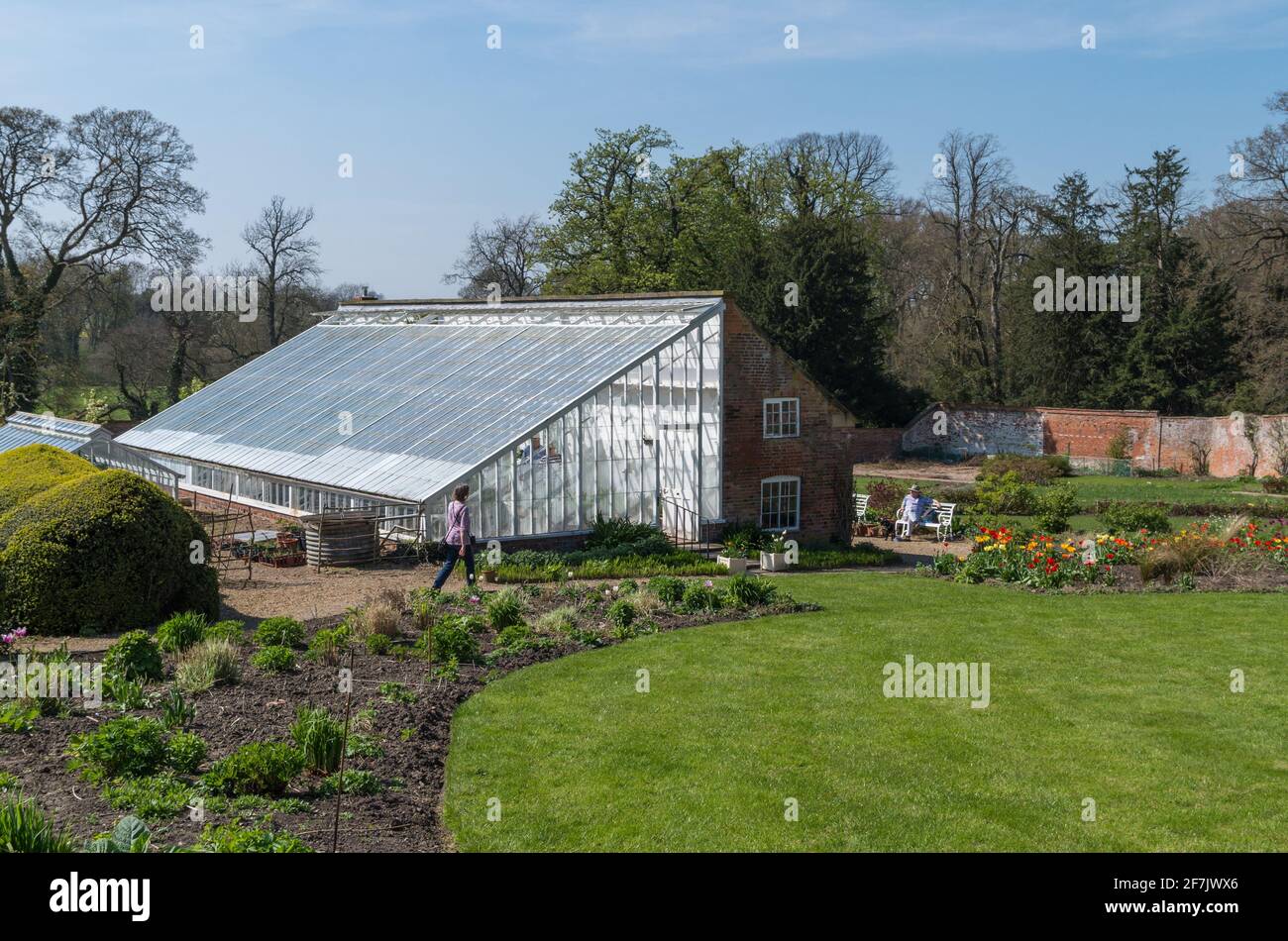 Gewächshaus im Walled Garden von Kelmarsh Hall, Northamptonshire, Großbritannien Stockfoto