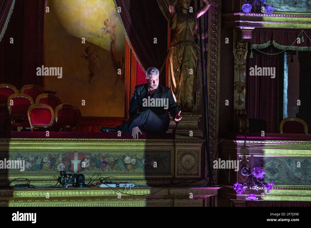 Der Sänger Alexandros Stavrakakis spielt in der Oper "Il crepuscolo dei sogni" (das Twilight of Dreams), Teatro Massimo, Palermo, Sizilien, Italien, Europ Stockfoto