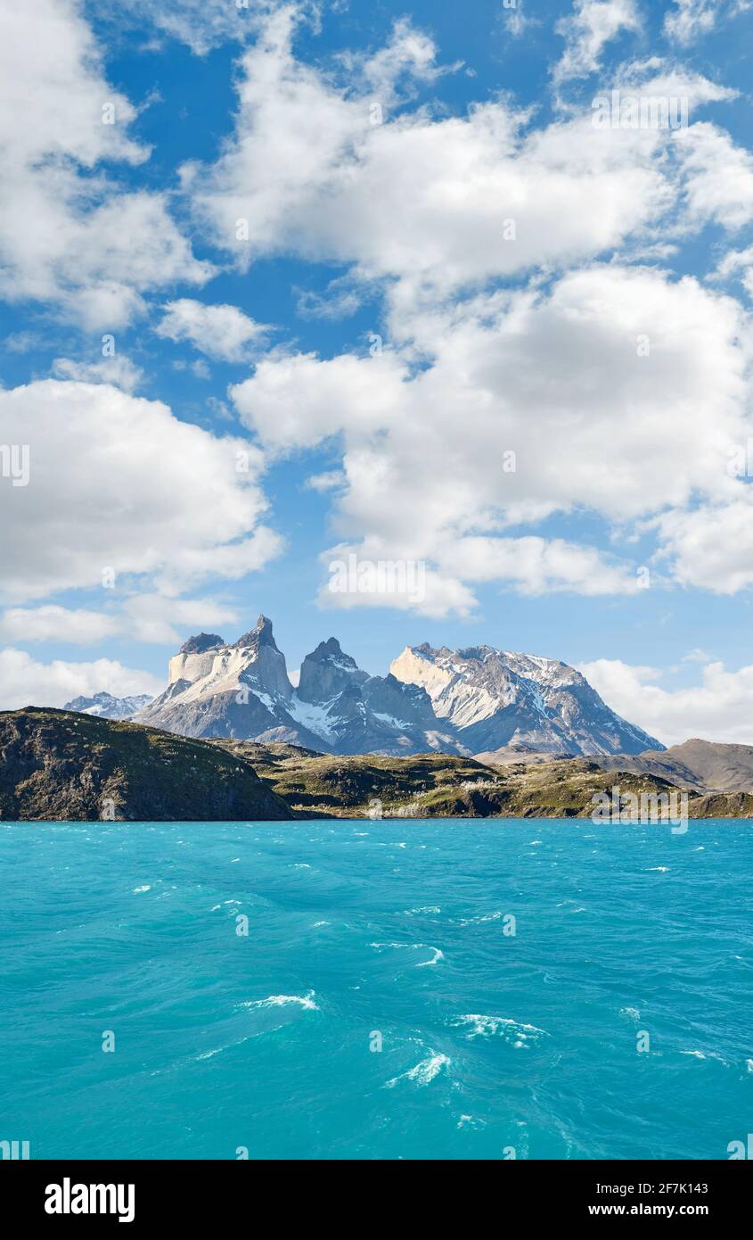 Pehoe Lake und Los Cuernos im Torres del Paine Nationalpark, Chile. Stockfoto