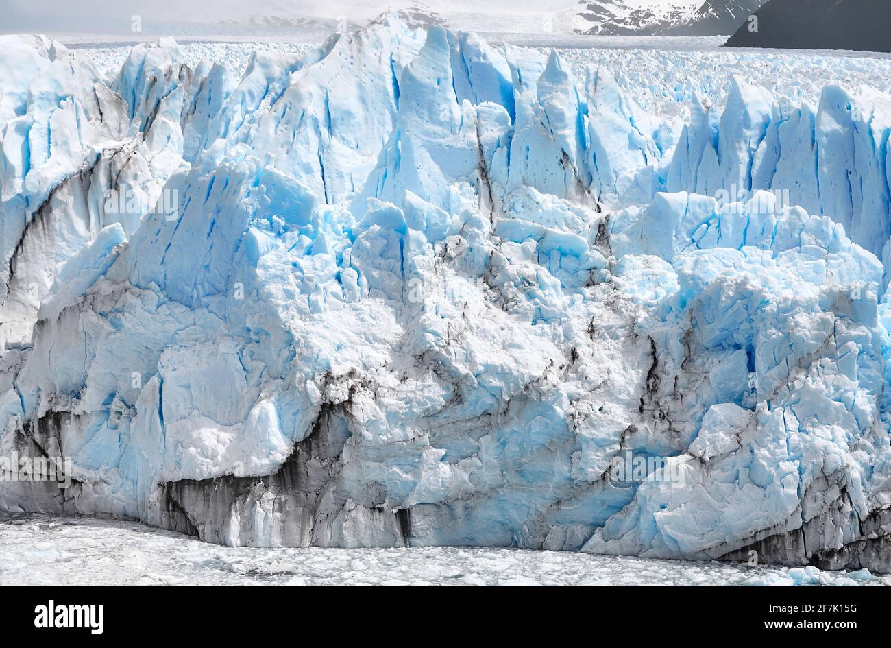 Eiskalbung vom Endpunkt des Perito-Moreno-Gletschers in Patagonien, Argentinien. Stockfoto