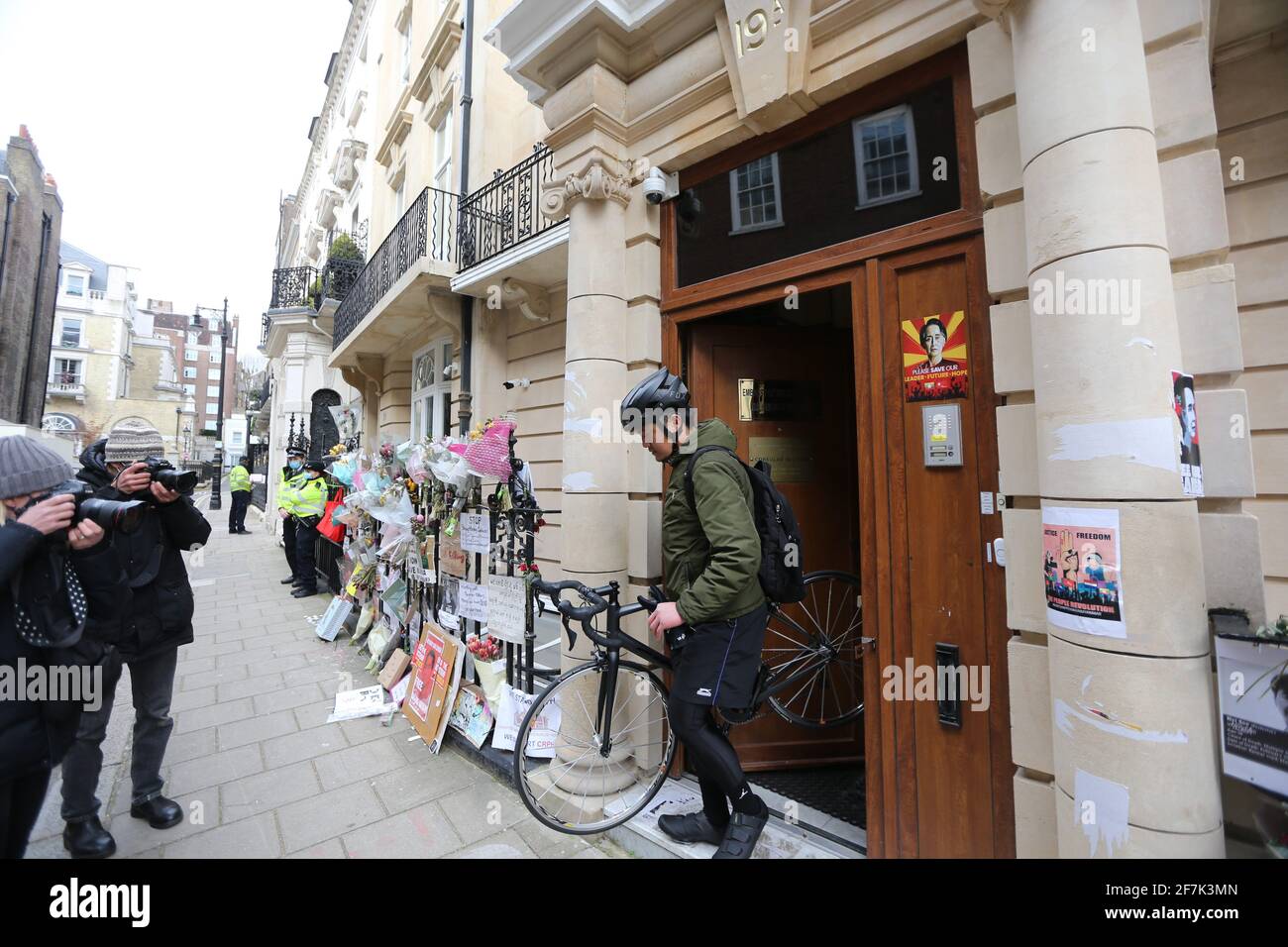 London, England, Großbritannien. April 2021. Die Botschaft von Myanmar (Burma) ist in Mayfair, London, zu sehen. Gestern wurden der Botschafter Myanmars im Vereinigten Königreich, Kyaw zwar Min, und einige Mitarbeiter von seiner eigenen Botschaft durch seinen Militärattache, der die Kontrolle über das Gelände übernahm, ausgeschlossen. Kredit: Tayfun Salci/ZUMA Wire/Alamy Live Nachrichten Stockfoto