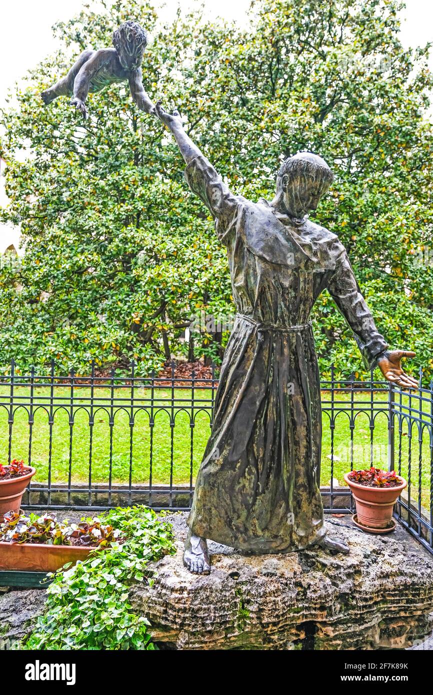 Statue des heiligen Antonius neben der Basilika des heiligen Antonius in Padua Italien Stockfoto