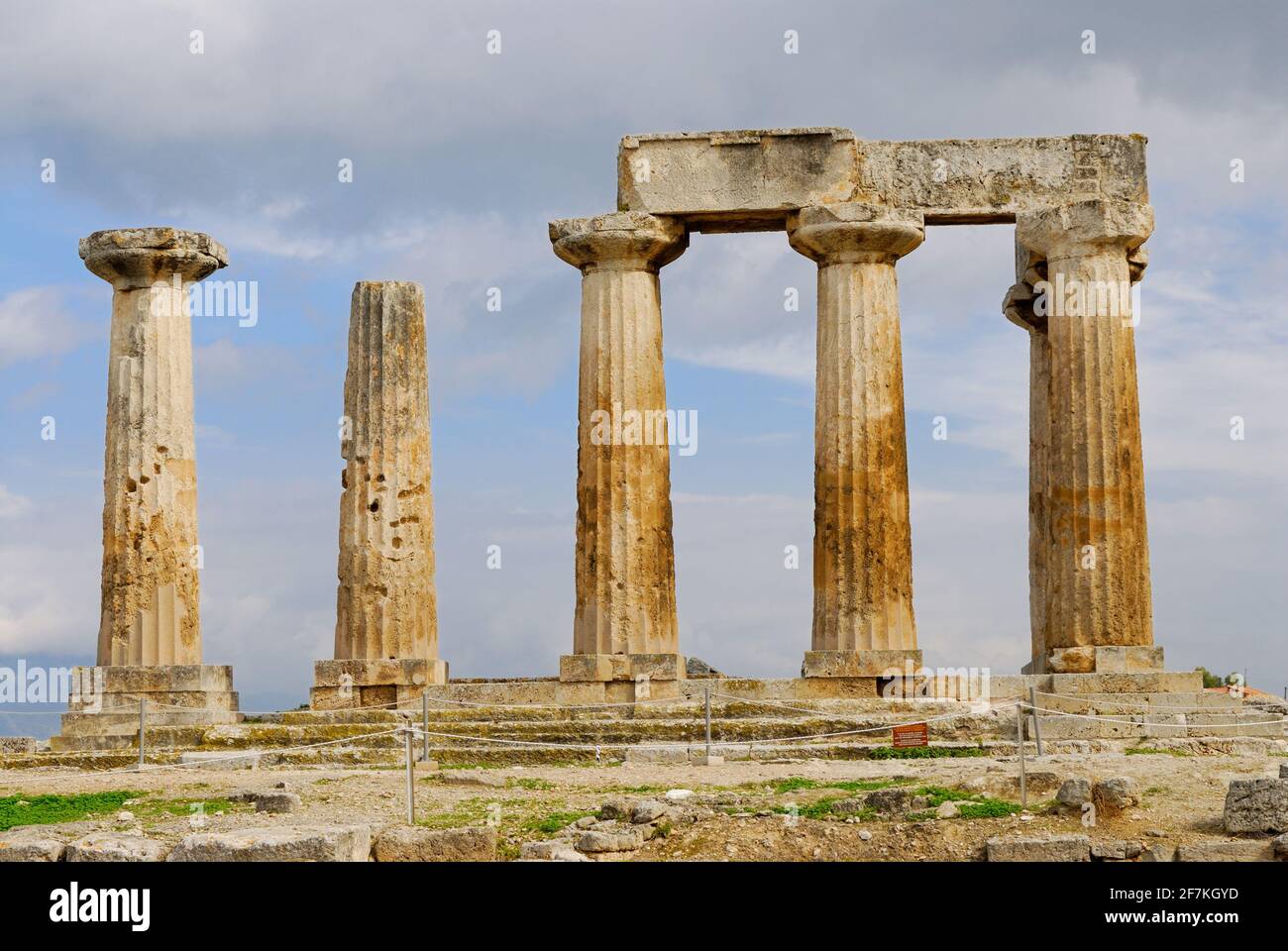 Ruinen des alten Korinth, Tempel des Apollo, Griechenland, Europa Stockfoto